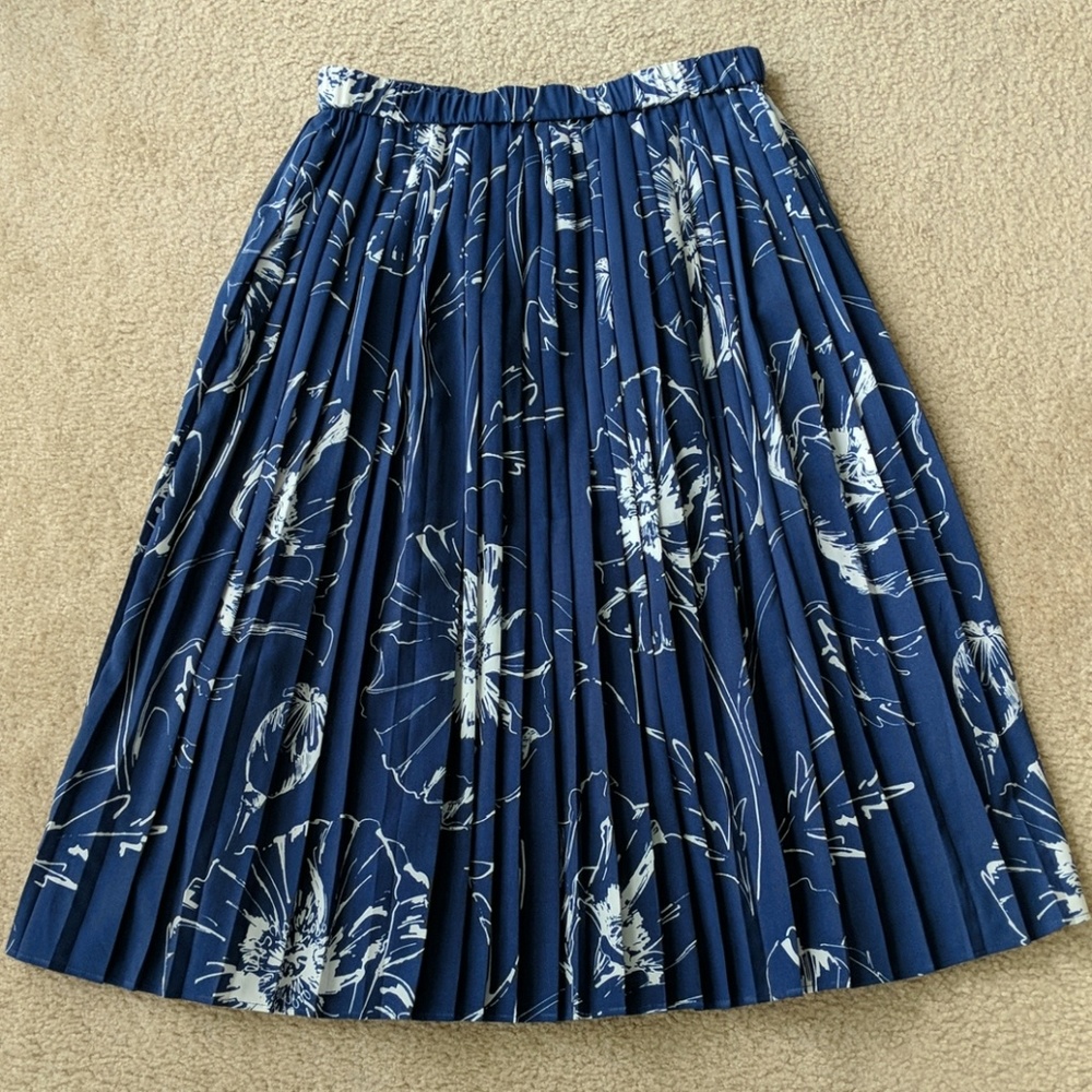 Pleated, midi Banana Republic skirt